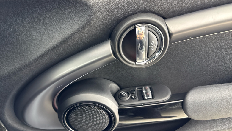 MINI Hatchback 1.5 Cooper Exclusive 3dr Auto Petrol Hatchback